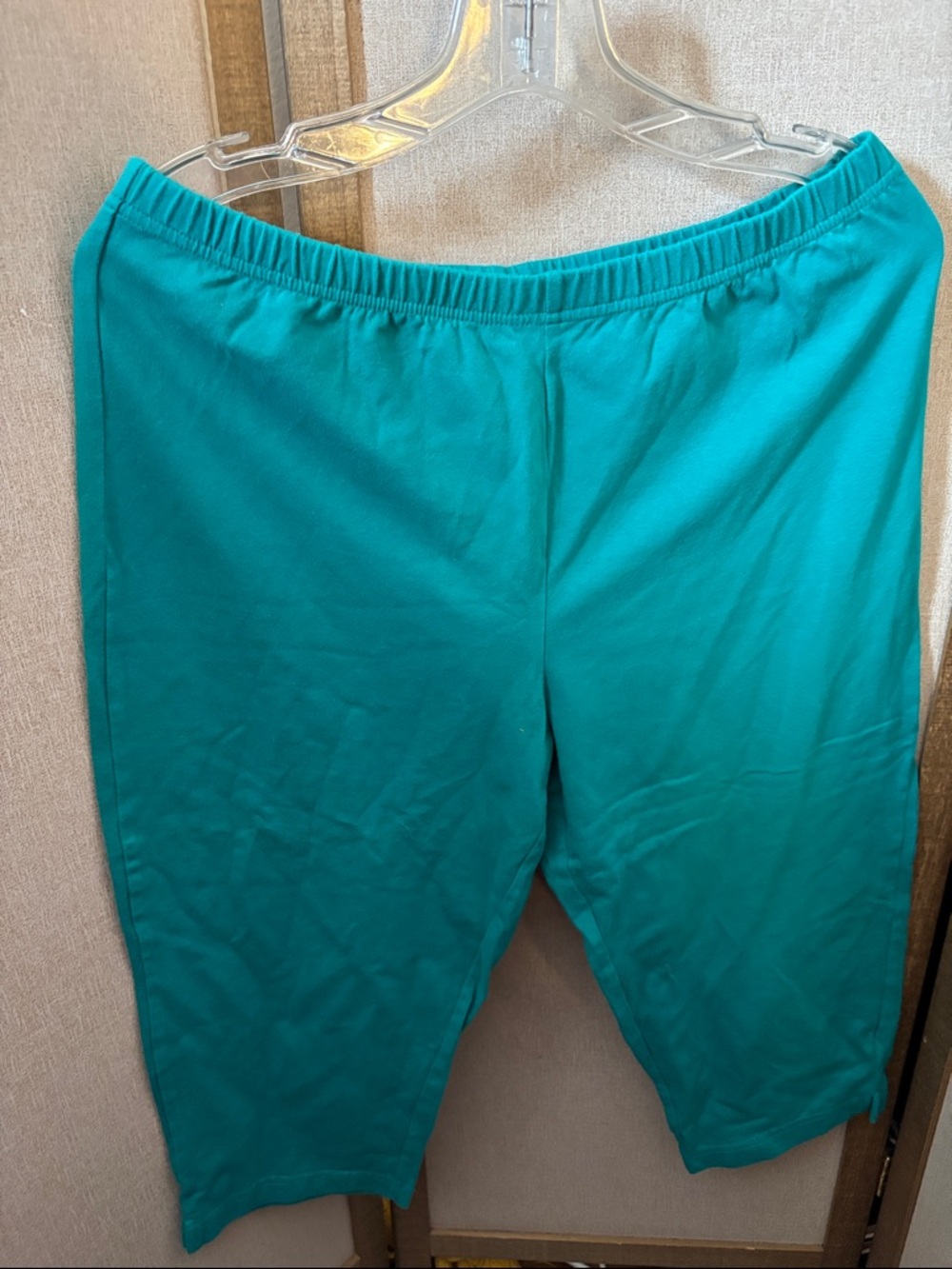Basic Editions Teal Pull-On Capri Pants